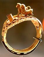 Кольцо Рамсеса II с изображением его любимых лошадей. Лувр, Париж
