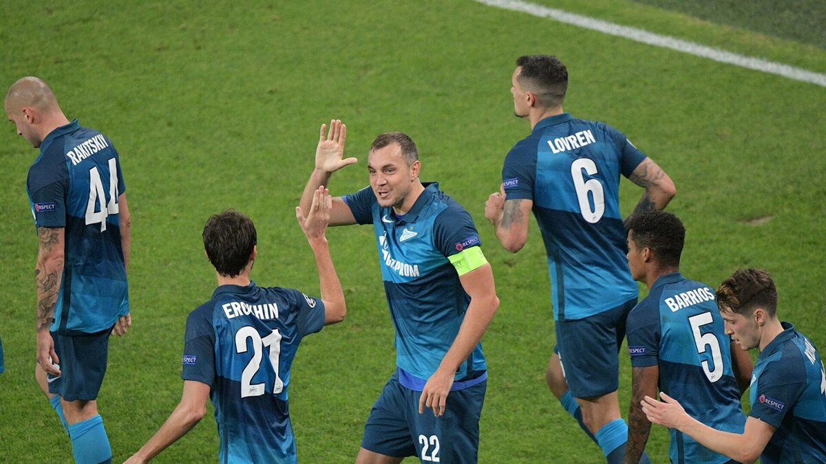 Зенит празднует гол Александра Ерохина в ворота Пеппе Рейны из футбольного клуба Лацио