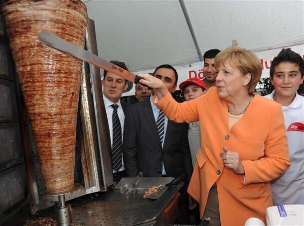 Несмотря на упомянутый мною рост интереса к шаурме, ой, то есть, шаверме - ни одно из таких заведений в ТОП-5 не попало.