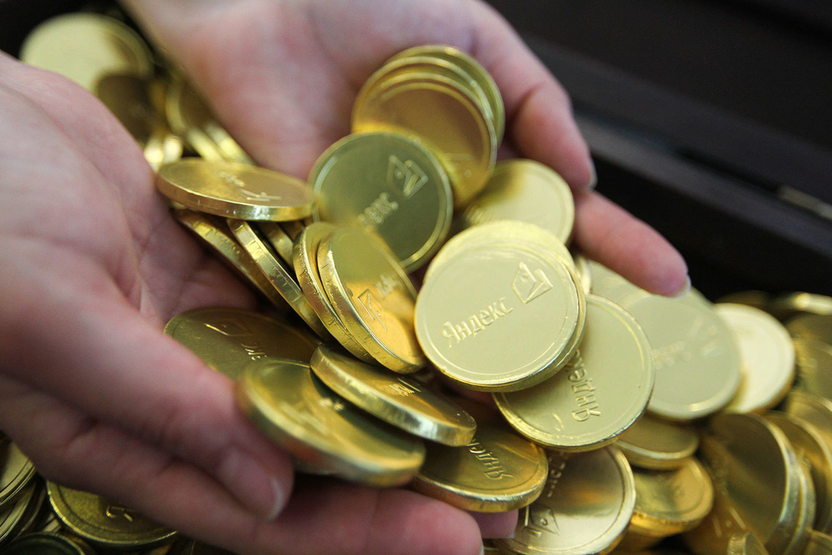 к сожалению, стоимость IP системы процентов на 40 будет выше, чем аналоговой. Это как раз основная причина, почему IP домофония развивается так медленно. По сути рынок монополизирован двумя производителями, которых такая ситуация вполне устраивает и позволяет не снижать цены на продукцию.