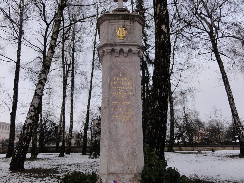 Могила Прешерна в городе Крань (фото с сайта najdigrob.si)