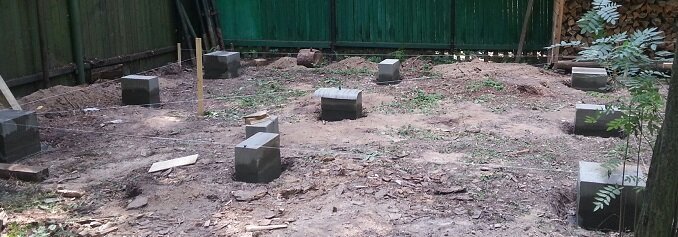 Наверно столбы можно было поставить почаще, но для моей расчетной нагрузки, площади опирания достаточно.  