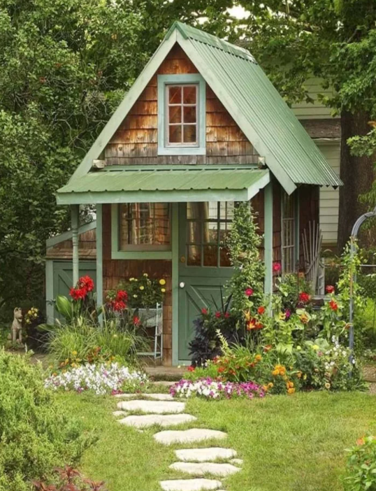 Маленький дачный домик с террасой (91 фото)