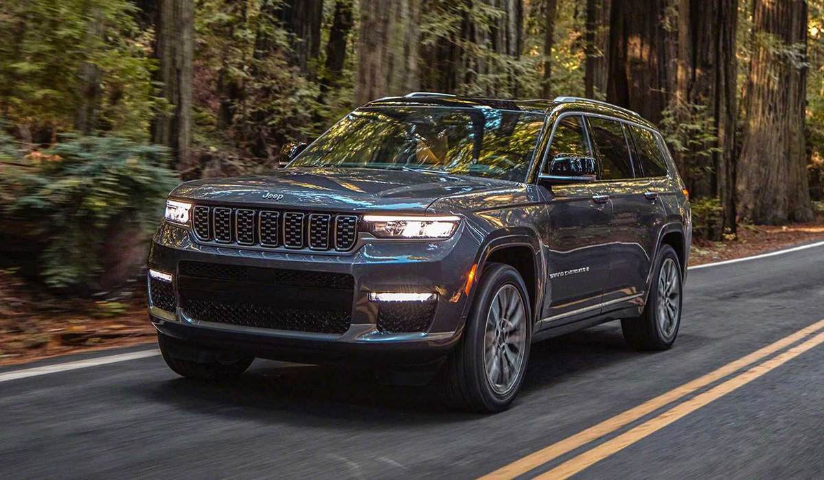 Jeep Grand Cherokee в совершенно новом облике появляется после 12 лет, от презентаций предшественника и после 29 лет после дебюта первого поколения большого ВНЕДОРОЖНИКА.