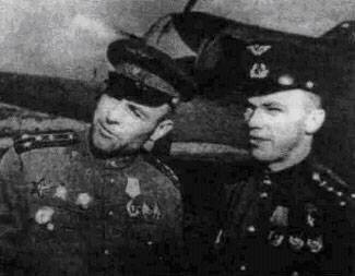 Командир 176-го ГИАП полковник П. Е. Чупиков (слева) и заместитель командира полка капитан И.Н. Кожедуб (справа).