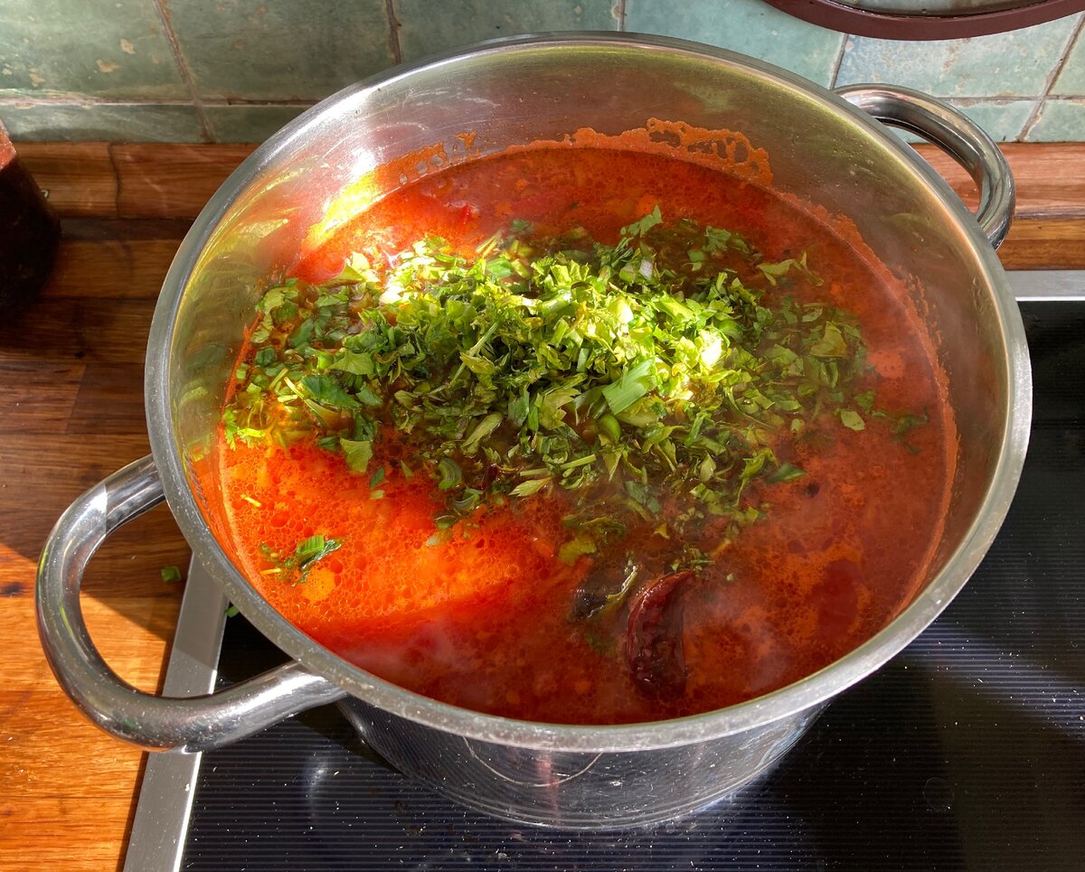 Как варить постные. Постные щи из свежей капусты. Щи из квашеной капусты с пшеном. Постный борщ. Щи из молодой капусты.