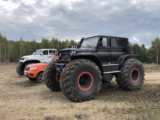 Специалисты заменили стандартные мосты на элементы от грузовика ГАЗ-66