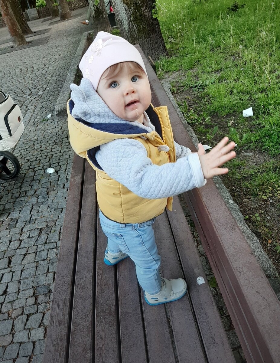 Фото не по теме, просто фото маленькой Вари.