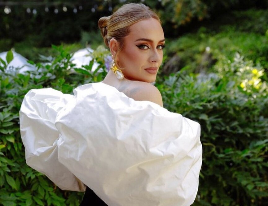 Адель
Фото: Instagram / @ravieb