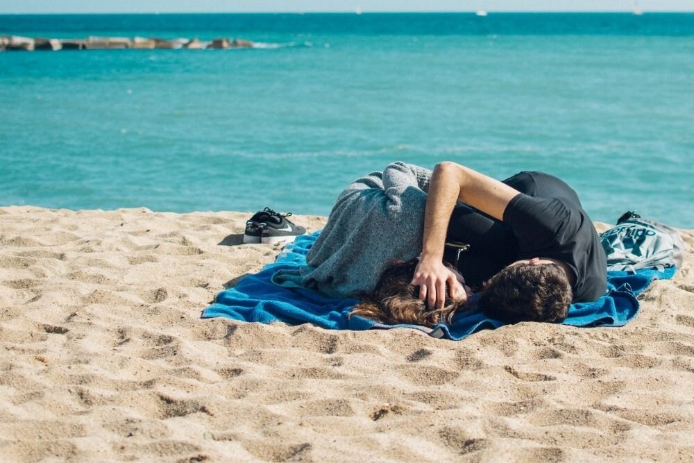 Мужик дрочит на пляже - Релевантные порно видео (7522 видео)