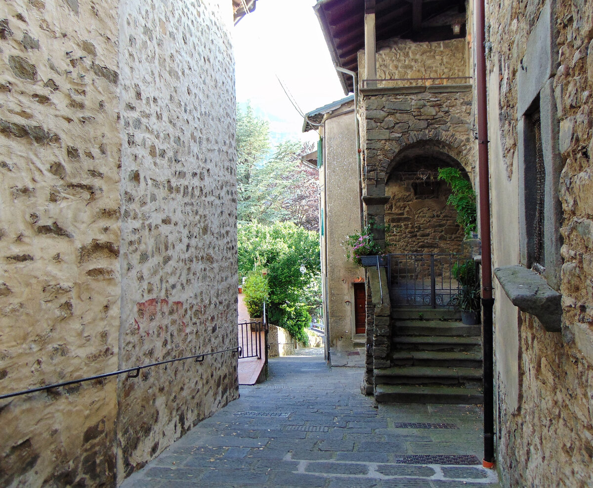 Итальянская улица, исторические дома, провинция Тоскана, фото автора