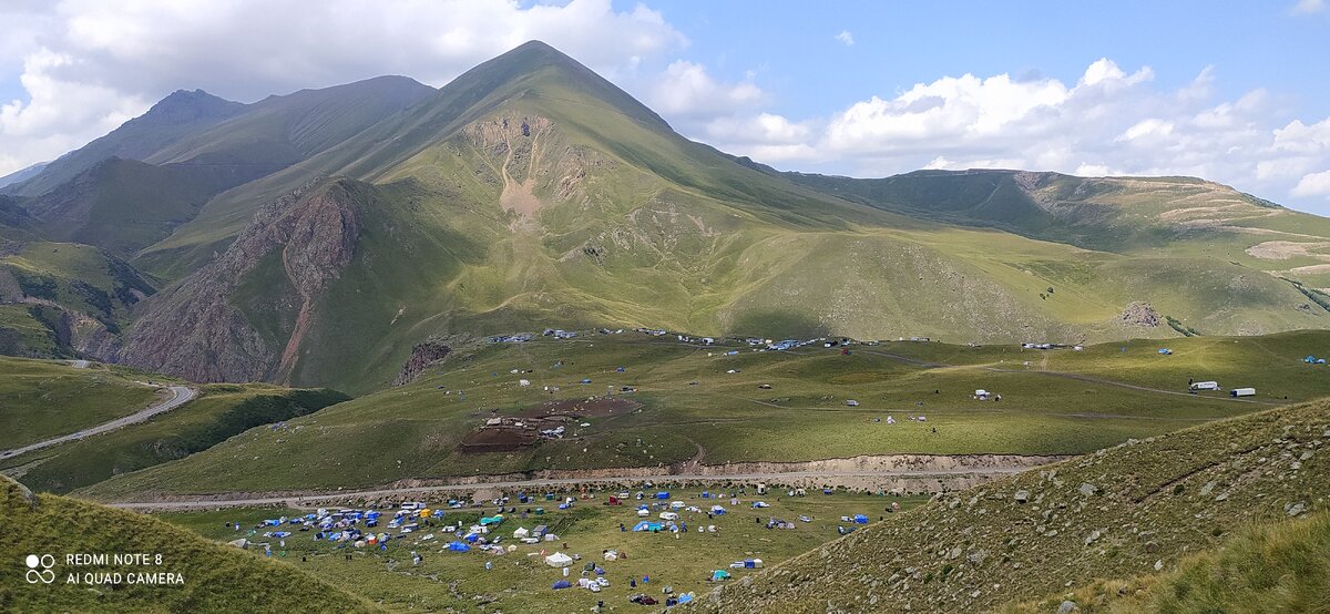 Палаточный городок - будто мусор разбросан