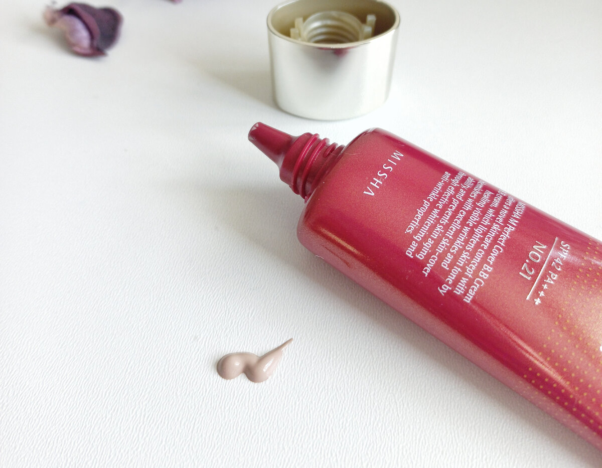 Пока фотографировала, капля уже немного растеклась