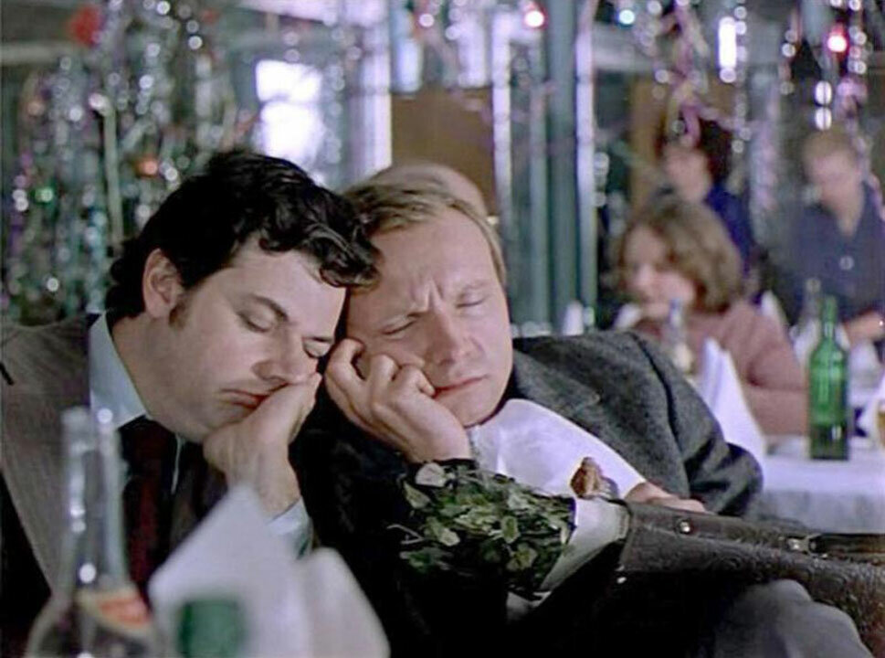 Знаменитый фильм Рязанова стал такой же новогодней традицией как салат оливье и шампанское под бой кремлевских курантов.-2