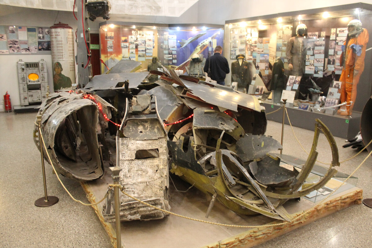 Обломки U-2 Фрэнсиса Пауэрса, сбитого 1 мая 1960 года, в экспозиции ЦМВС. Фото автора.