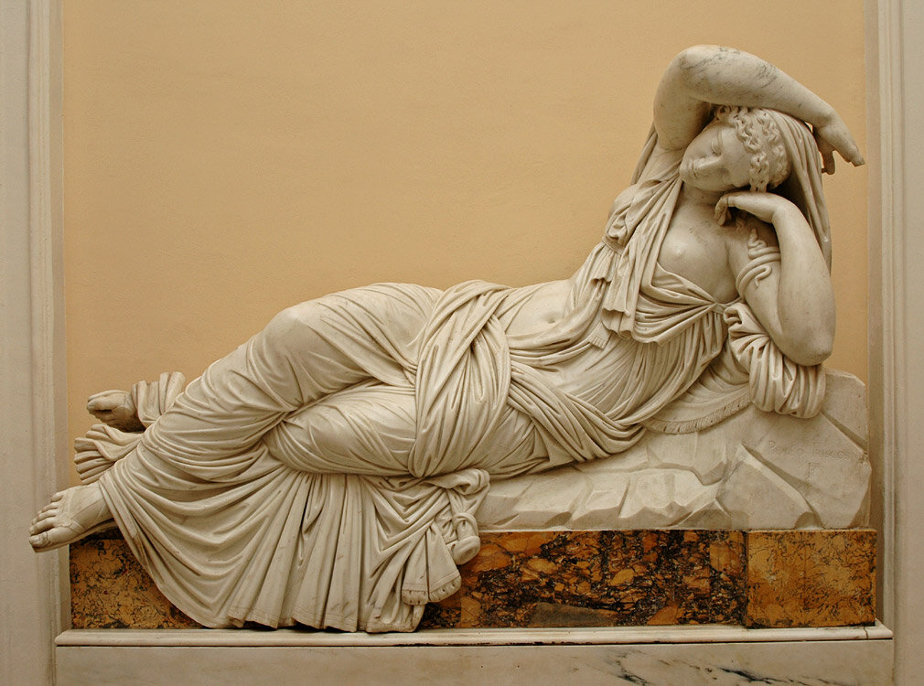 Античные скульптуры, коллекция Эрмитажа. Источник фото: https://peterburg.center/maps/antichnyy-ermitazh-skulptury-ermitazha.html
