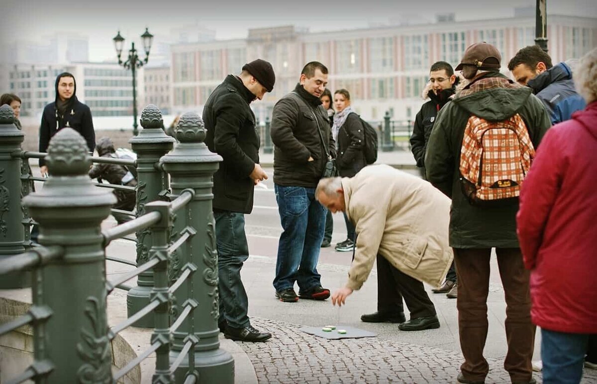 Игра в наперстки