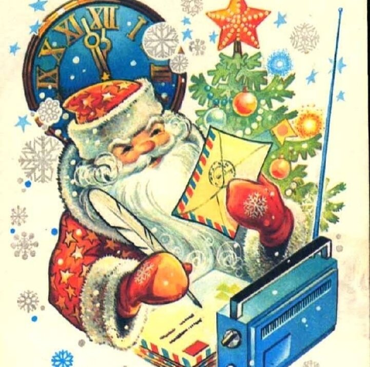 Здесь у Деда Мороза есть даже радиоприёмник