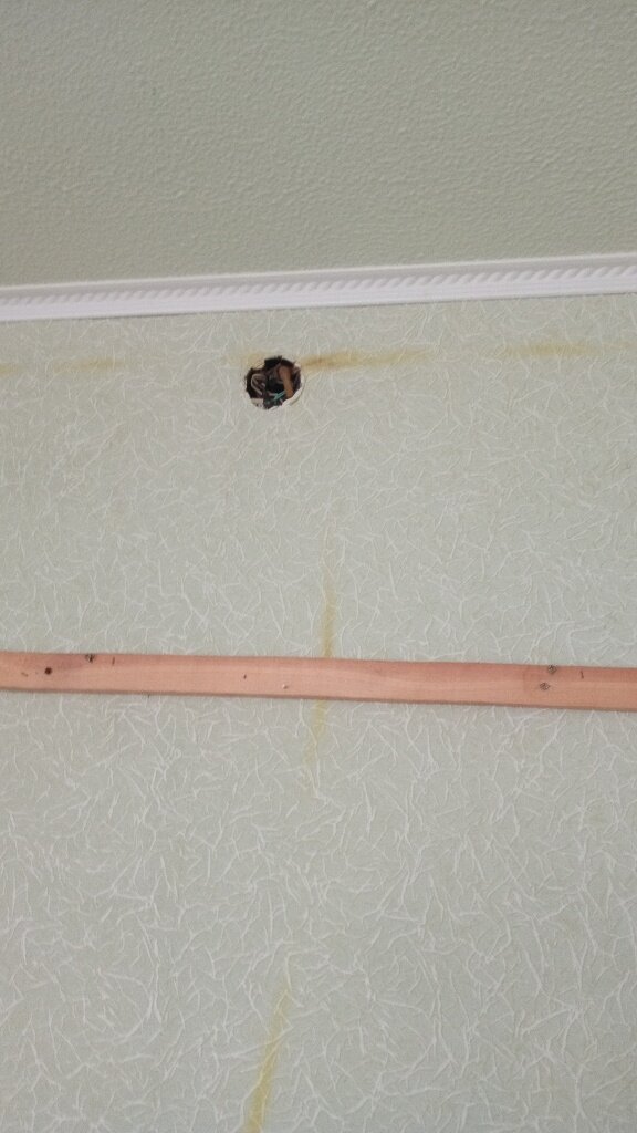 Вот такие желтые полосы и навели нас на мысль, что провода излишне нагреваются и грозят неприятностями.