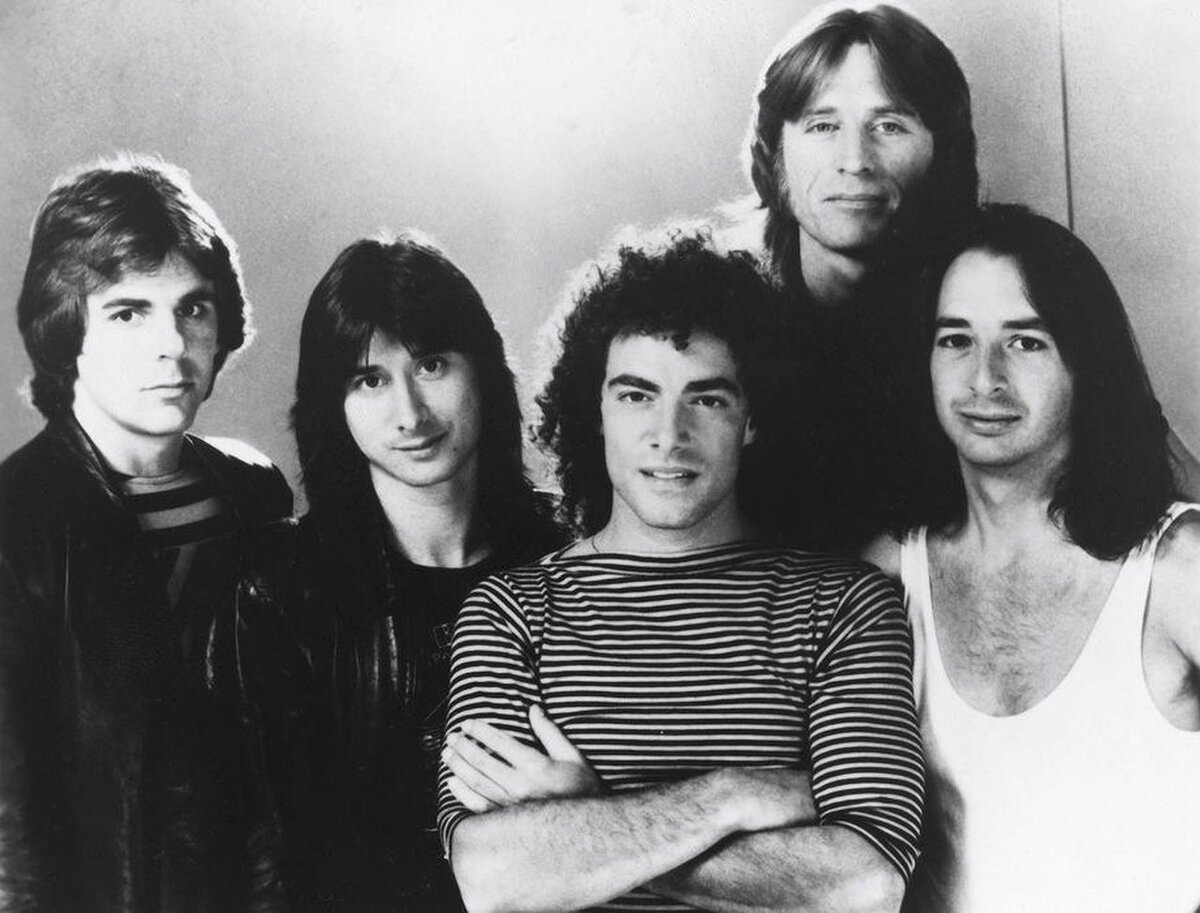 Journey. Кейс и Перри крайние слева-направо. 