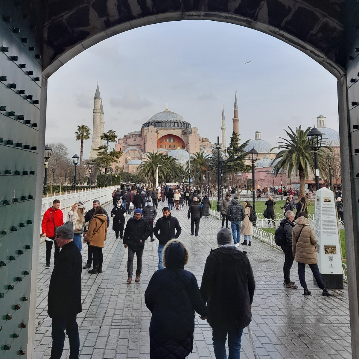 ВИд на Айя-Софию из дверей Голубой мечети