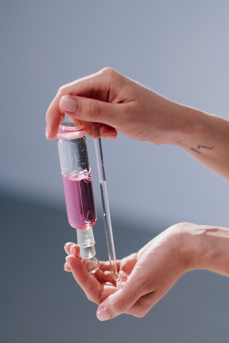 Профессия парфюмер. Рассказываем, где учиться профессии парфюмер и ...