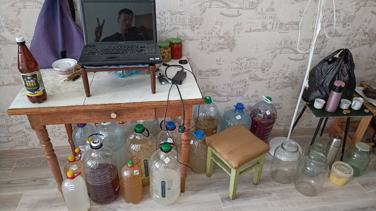 Похоже это его рабочее место )