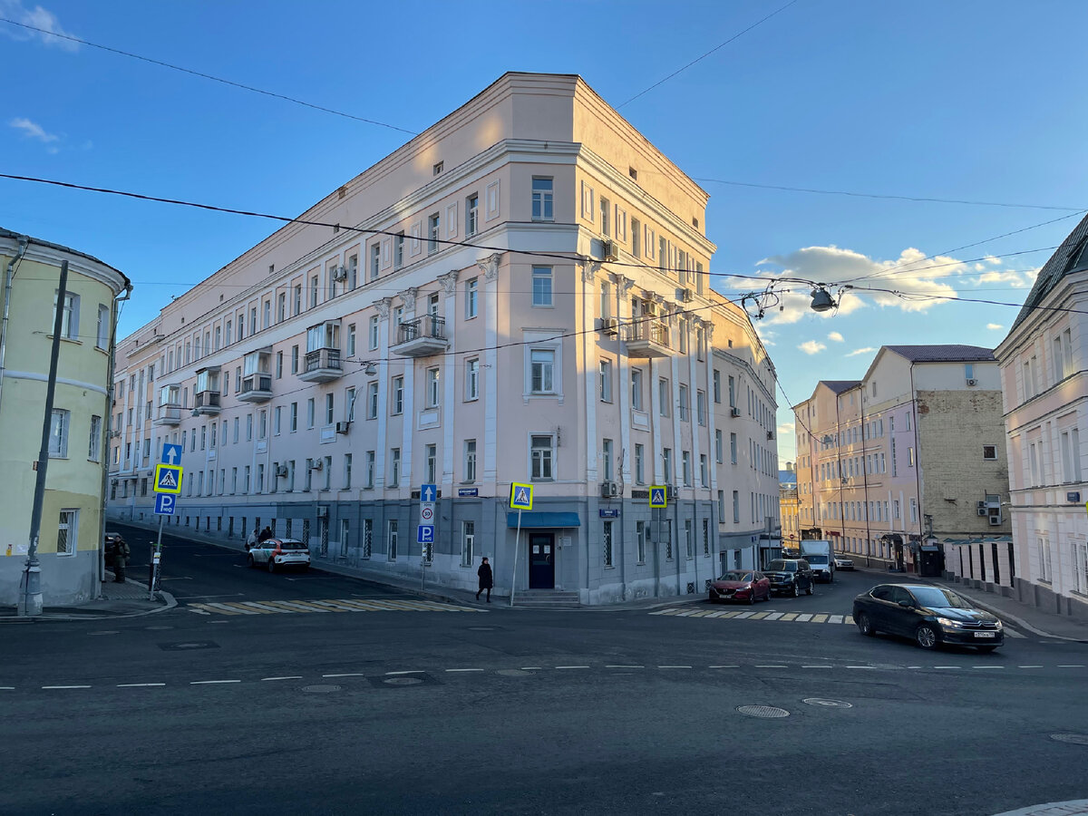 Авторское фото. Дом утюг