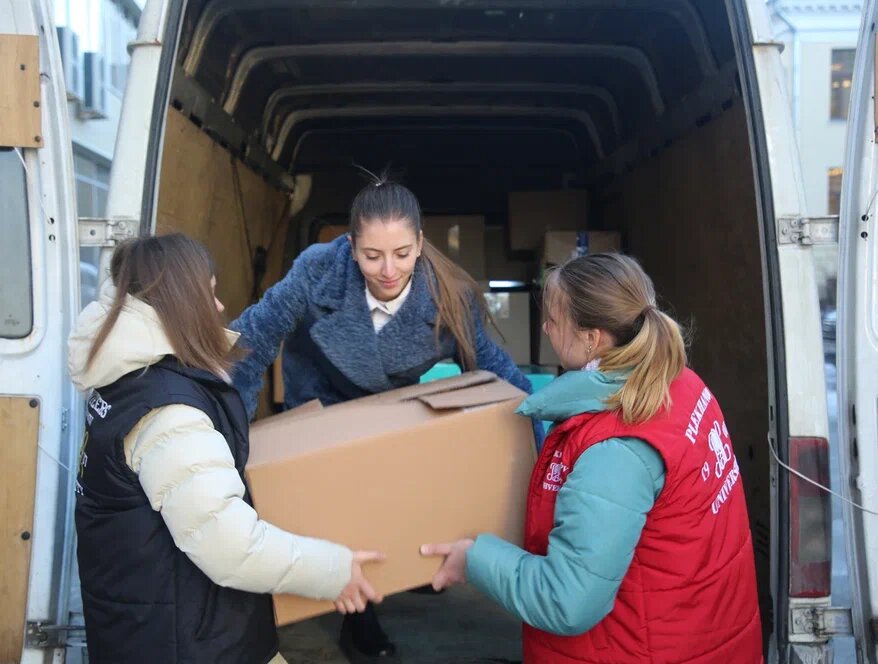 Центр по сбору гуманитарной помощи РЭУ им. Г.В. Плеханова отправил первую партию собранных товаров в Российский Красный Крест.