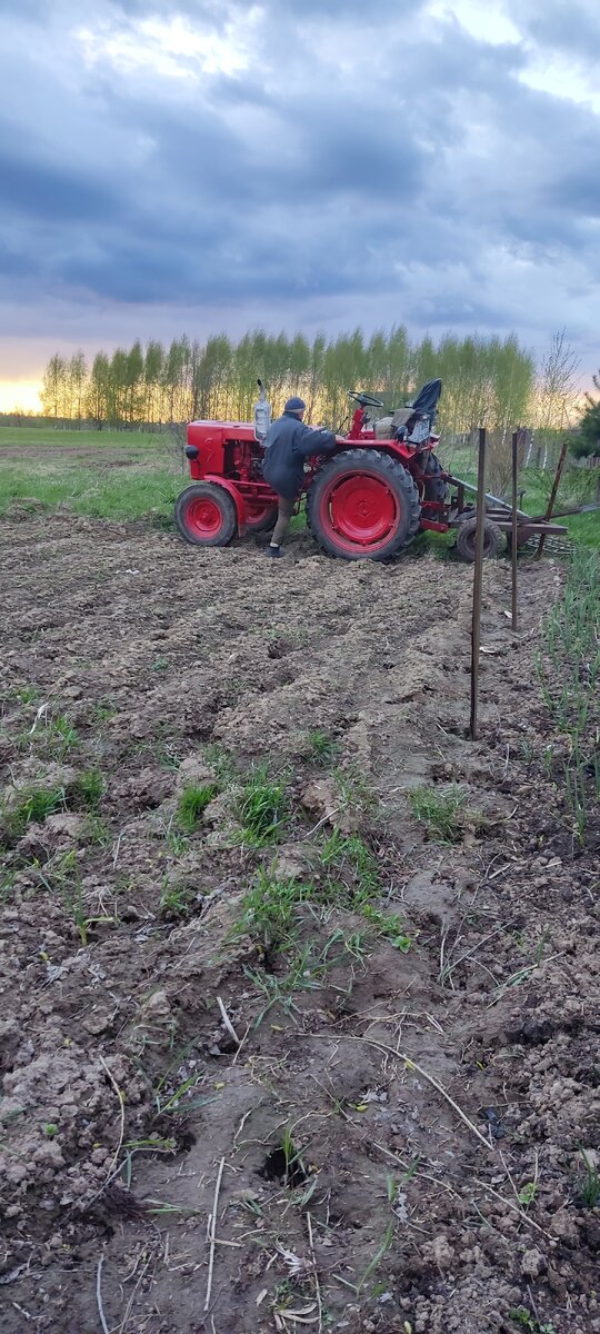 В деревне без трактора никак