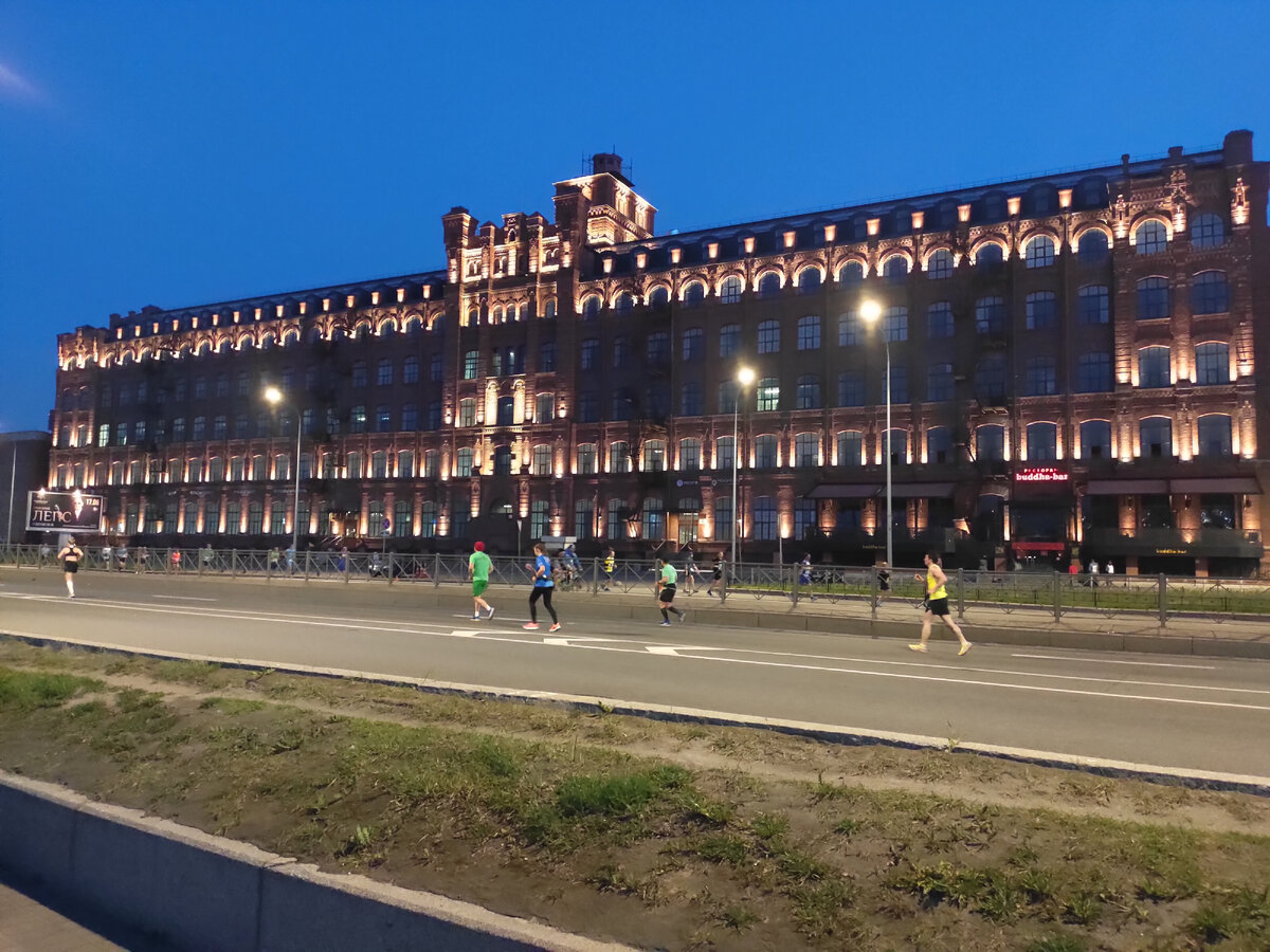 Бегут