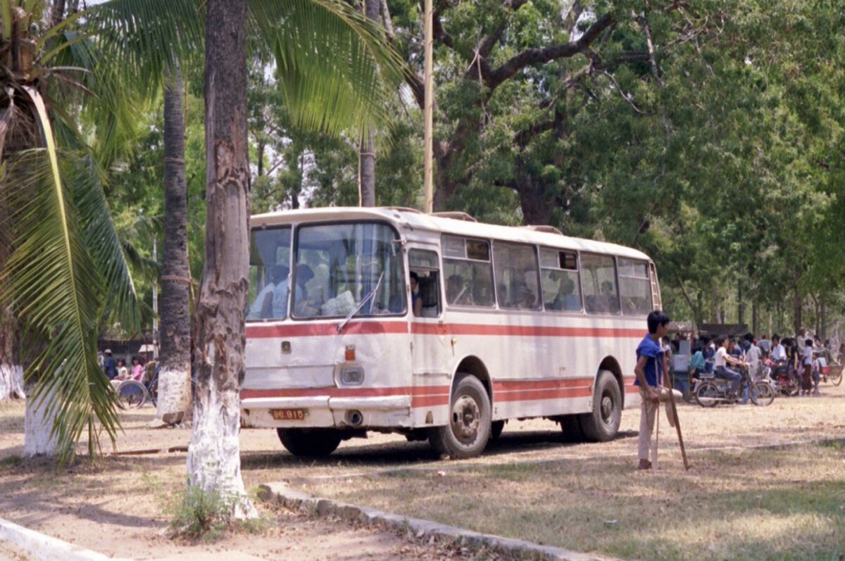 Фотографии 1990 года с советскими автобусами в Камбоджи: ПАЗы, ЛАЗы и даже  Кубань | Все о грузовиках – Trucksplanet | Дзен