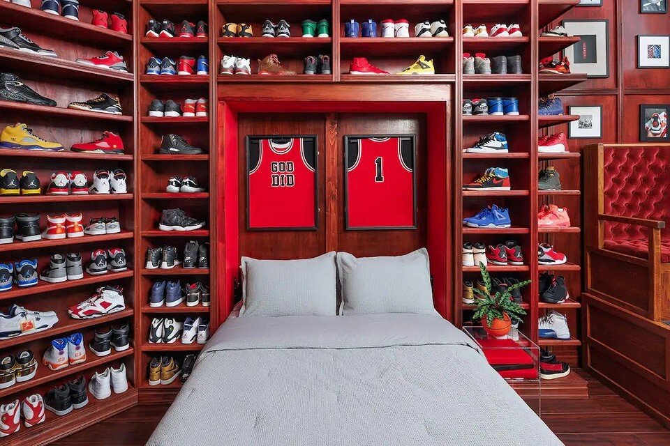    Airbnb/My Sneaker Kingdom