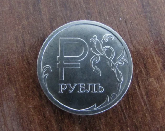 Монета рубль 2014 год. Монета рубль 2014 года. Монета 1 рубль 2014. Редкая монета 1 рубль 2014. Монета 1рубль 2014 года с буквой р перевертыш.