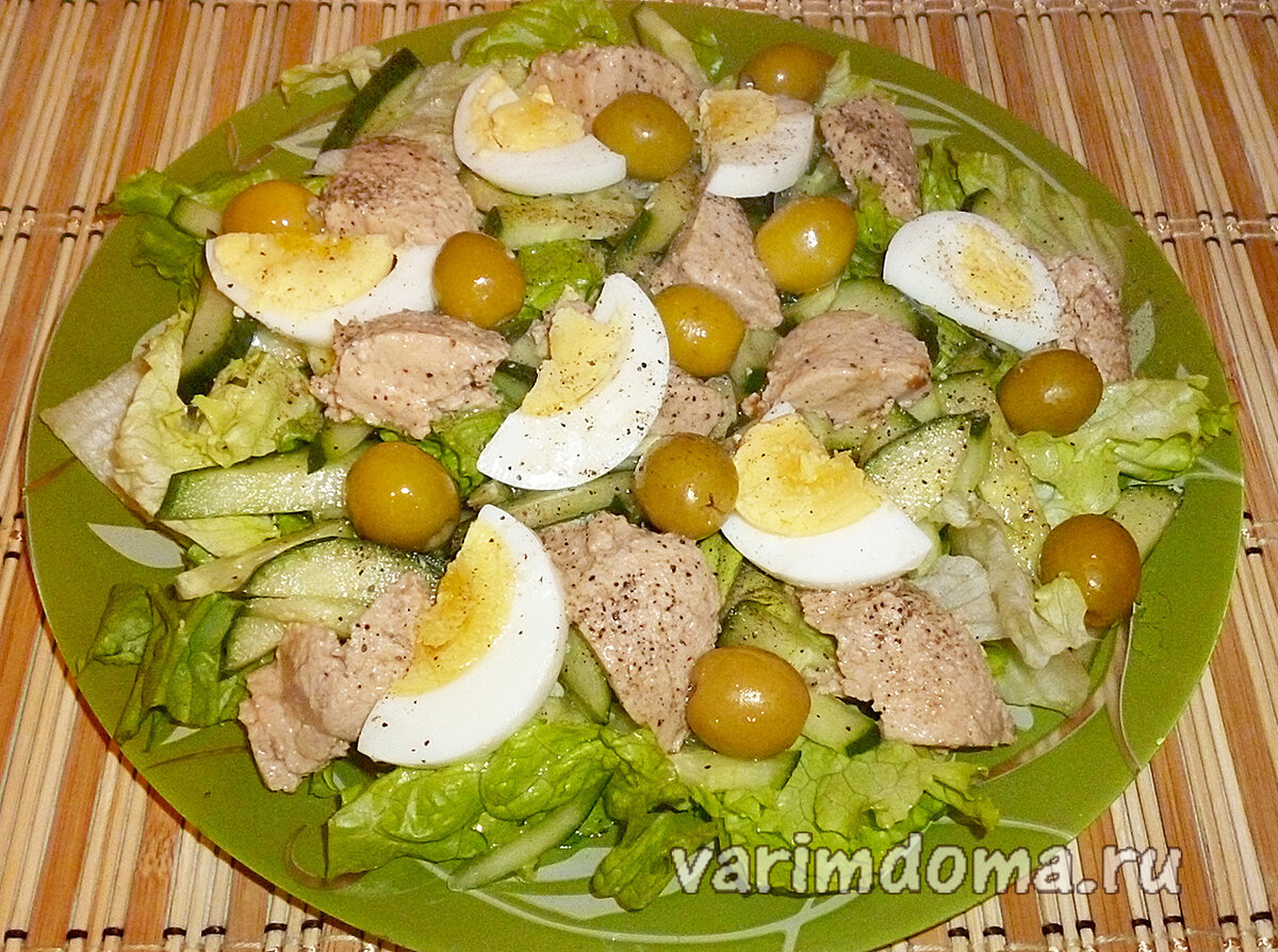 Салат с печенью трески и оливками!