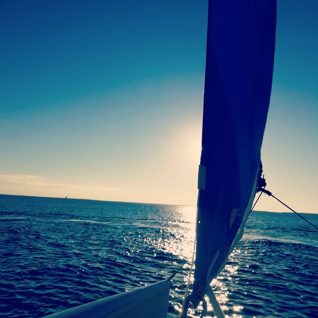 солнце еще высоко, но сядет очень быстро