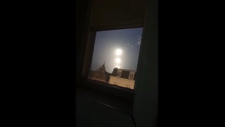 Скриншот видеоролика: "3 glowing orbs spotted moving in the sky (Belgium, 7AM)" Автор: Madison van `t Zeldfe. YouTube.com