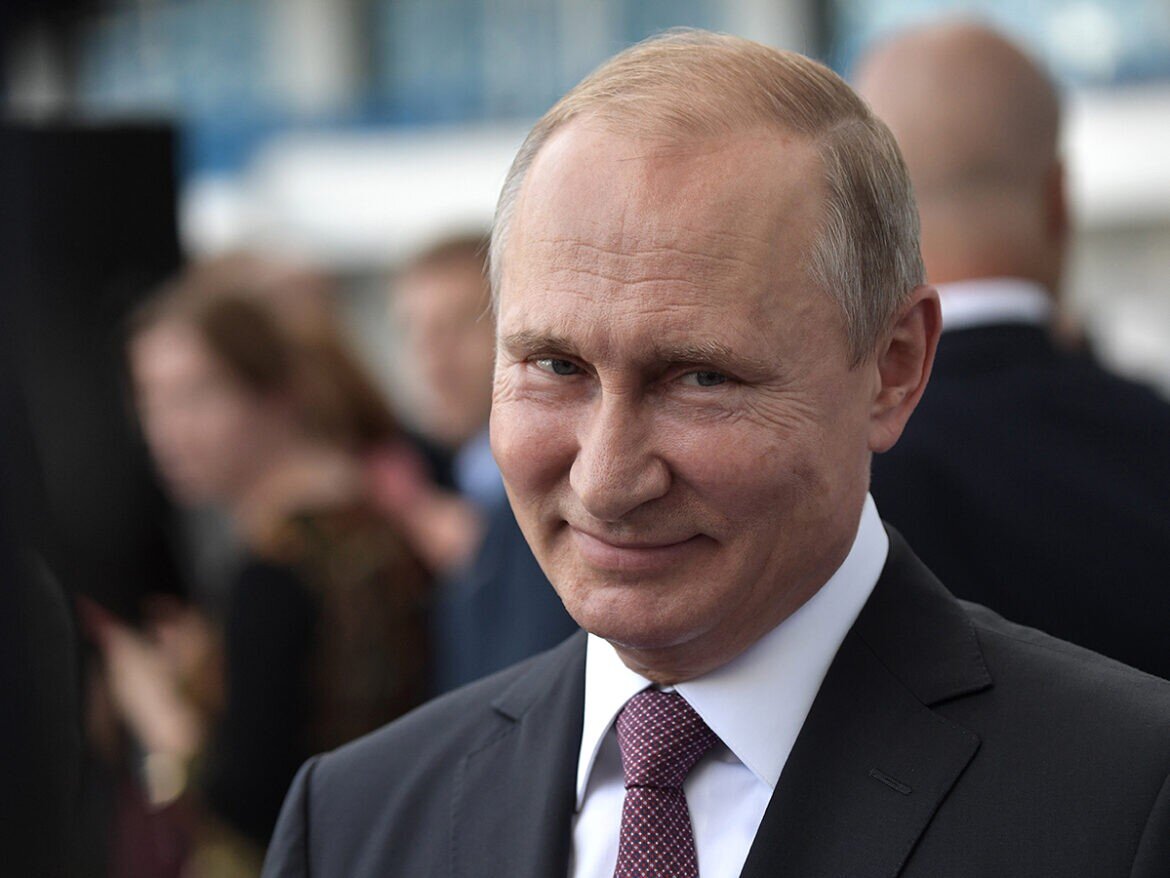 Владимир Путин, как и любой другой влиятельный российский политик родился и вырос в СССР, но стал известен уже в России