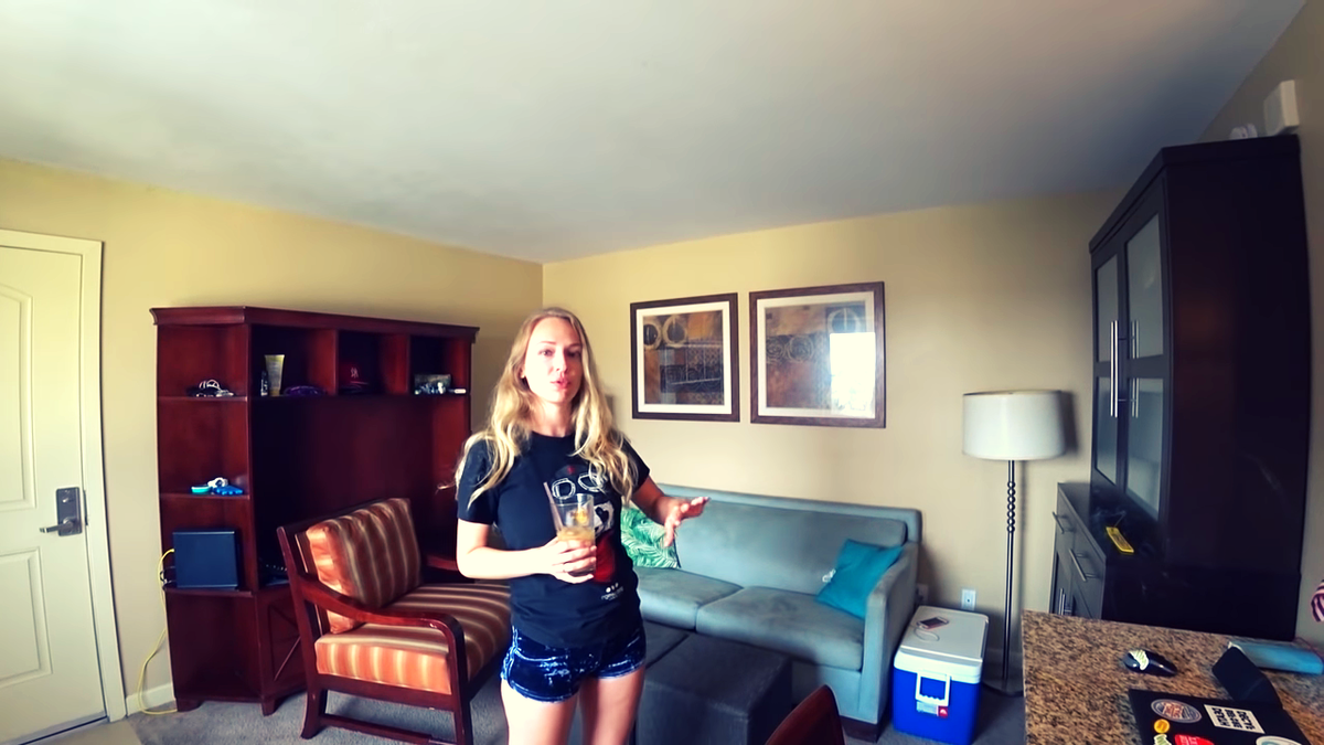 Моя жена в нашей квартире