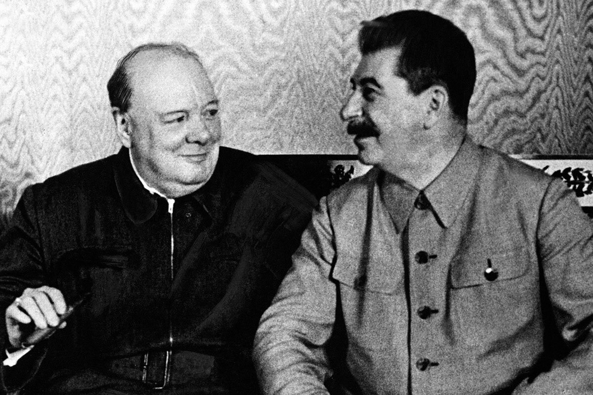 Черчилль и Сталин. Август 1942 г. Москва. Фото взято из открытых источников.