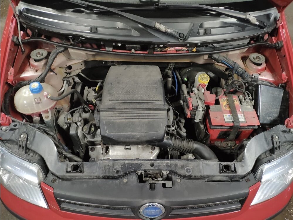 Двигатель 1.2 литра по размерам не многим больше листа А4.