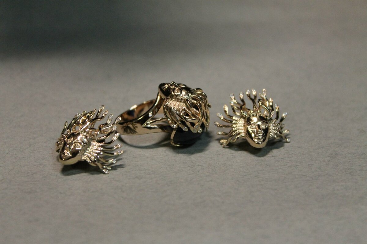 Комплект украшений с сапфиром и бриллиантами