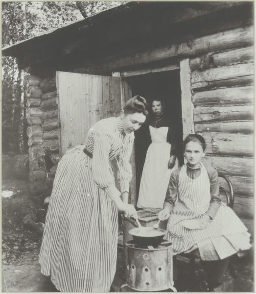 Усадьба Трубецких. Варят варенье
Ольга Трубецкая, 1889 - 1895 год, Московская губ., Подольский у., с. Меньшово, МАММ/МДФ.