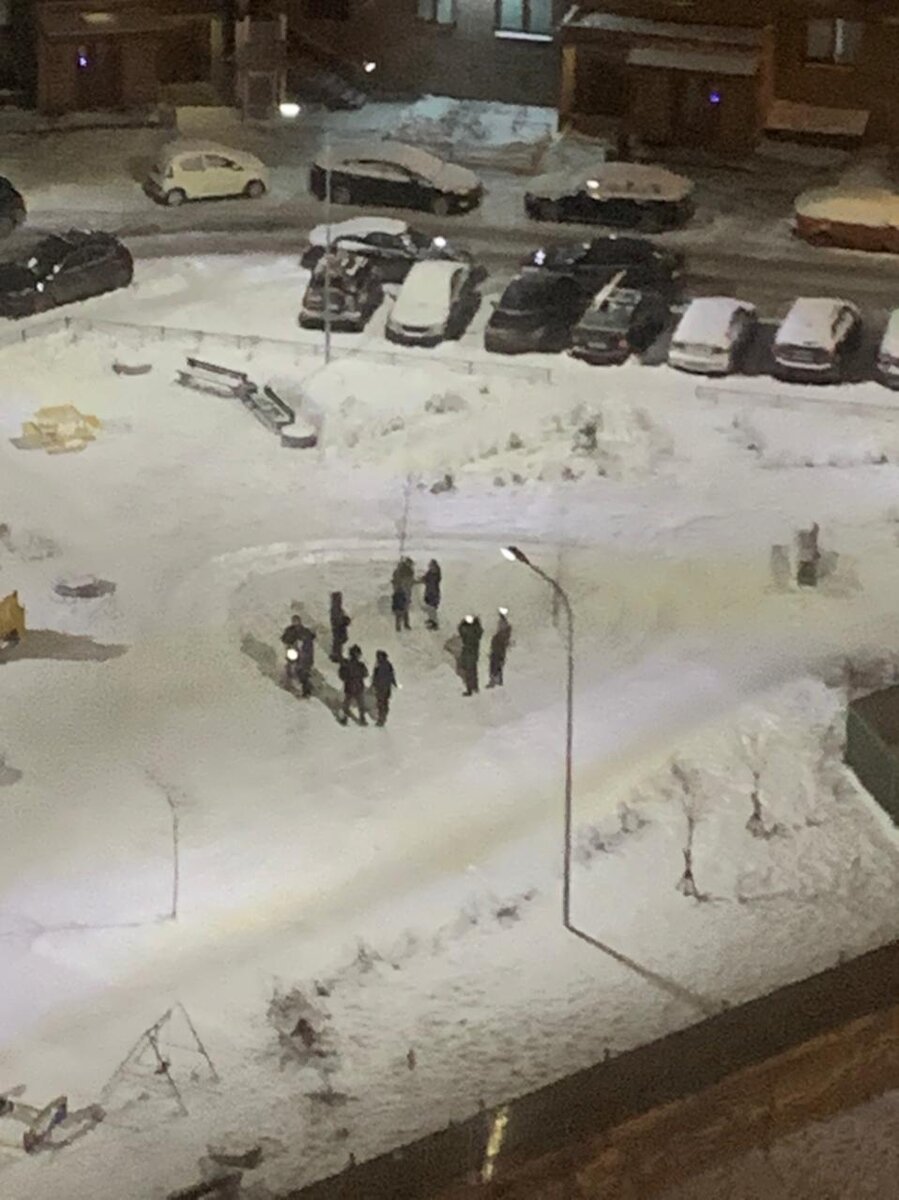 8 человек были замечены в Мурино , во дворе с так называемыми "человейниками" фото предоставил мой знакомый , друзей много ... но остальные не смогли предоставить ни каких доказательств .   