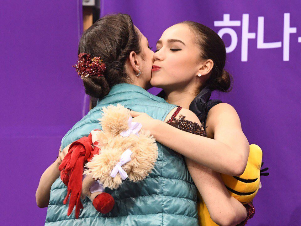 Алина Загитова и Евгения Медведева. Источник: «Яндекс.Дзен»