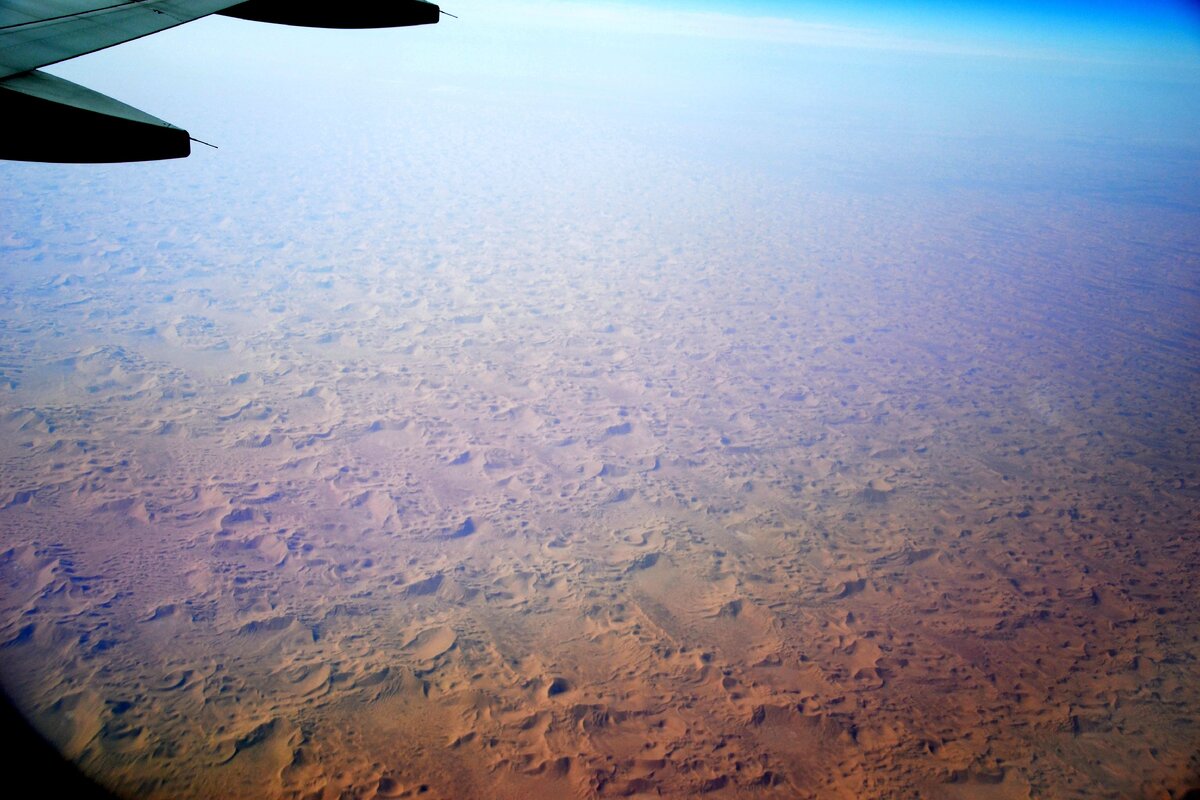 А это в пяти минутах лёта от городка. Пустыня Гоби, видимо