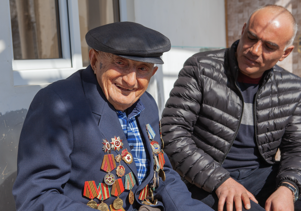 С внуком. Фото из архива Гвидона Аршаковича Ахвердяна