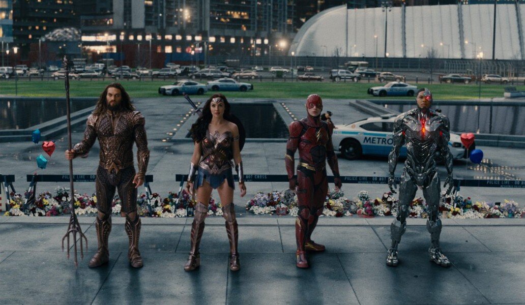 «Лига справедливости Зака Снайдера» – фильм о знаменитых героях вселенной DC: Бэтмене (Бен Аффлек), Супермене (Генри Кавилл), Чудо-женщине (Галь Гадот), Флэше (Эзра Миллер), Аквамене (Джейсон Момоа) и Киборге (Рэй Фишер)