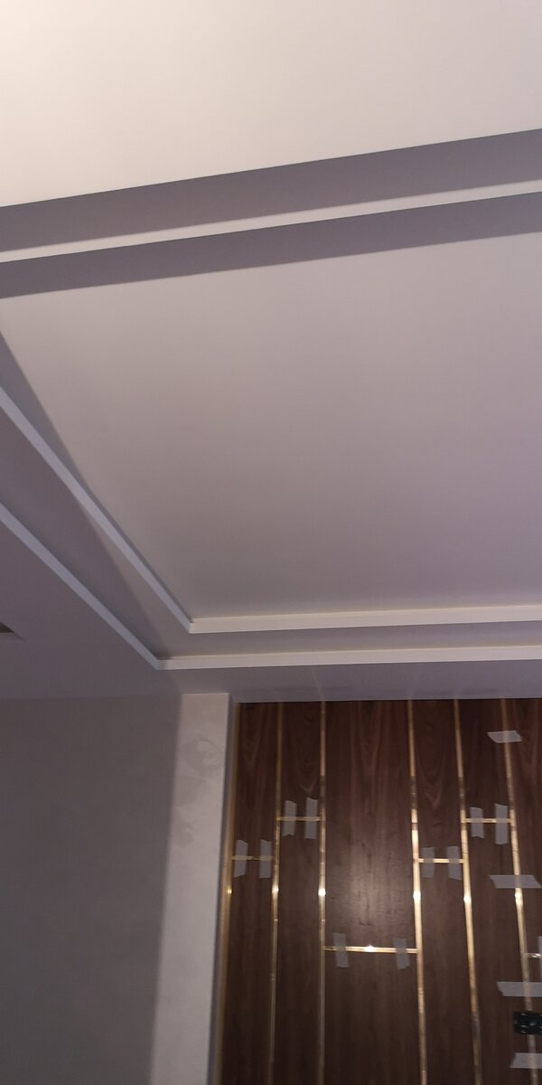 потолок 3х уровневый с зонированием помещения - акцент над обеденным столом