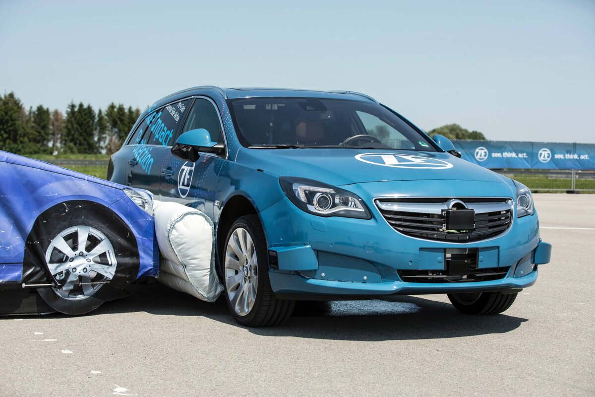 ZF Pre-Crash Safety System в действии